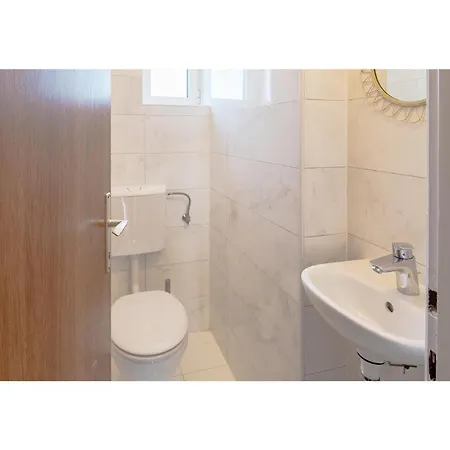 Awesome In W/ Outdoor Swimming Pool And 6 Bedrooms Holiday home *