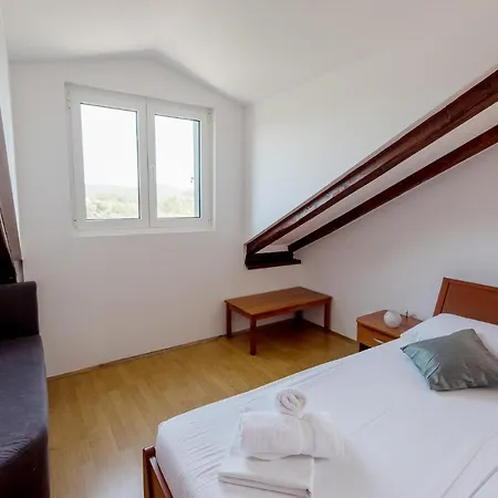 Holiday home Awesome In W/ Outdoor Swimming Pool And 6 Bedrooms