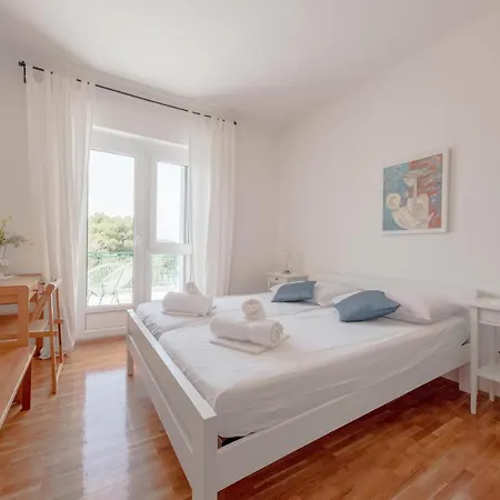 Holiday home Awesome In W/ Outdoor Swimming Pool And 6 Bedrooms