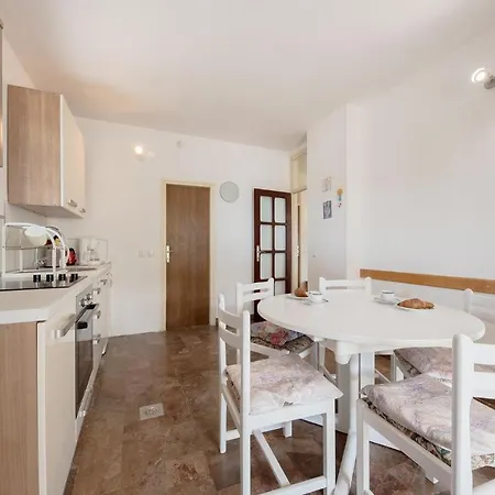 Holiday home Awesome In W/ Outdoor Swimming Pool And 6 Bedrooms