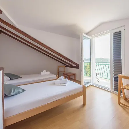 Holiday home Awesome In W/ Outdoor Swimming Pool And 6 Bedrooms