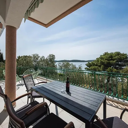 Awesome In W/ Outdoor Swimming Pool And 6 Bedrooms * Pirovac