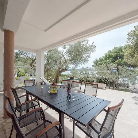 Awesome In W/ Outdoor Swimming Pool And 6 Bedrooms Holiday home *