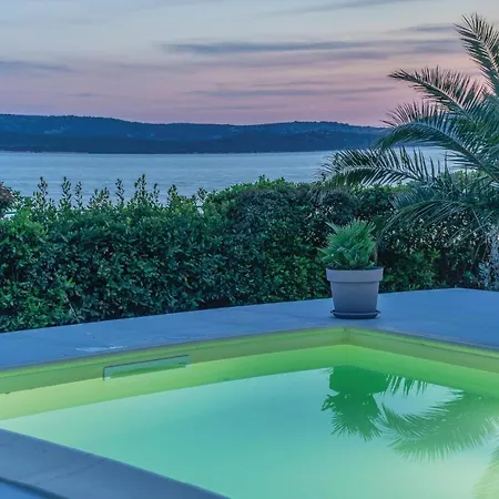 Holiday home Awesome In W/ Outdoor Swimming Pool And 6 Bedrooms