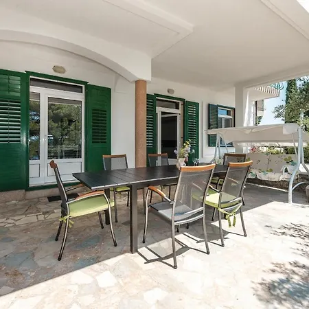 Holiday home Awesome In W/ Outdoor Swimming Pool And 6 Bedrooms *