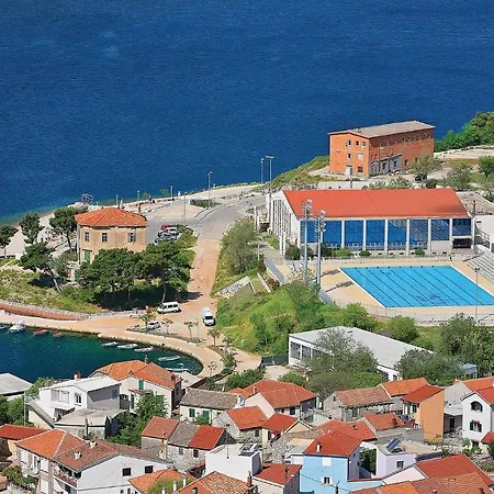 Awesome In W/ Outdoor Swimming Pool And 6 Bedrooms Pirovac